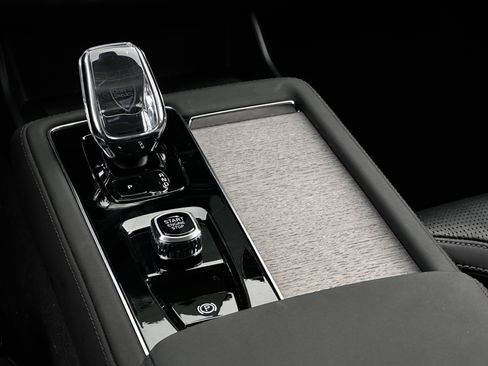 Certified 2025 Volvo XC90 T8 Ultra image 63