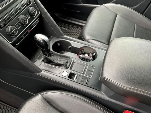 Used 2021 Volkswagen Atlas SE FWD image 16