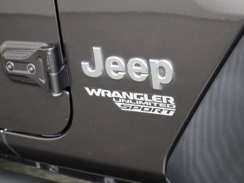 Used 2020 Jeep Wrangler Unlimited Sport S AWD/4WD image 34
