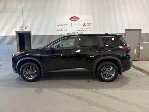 Used 2023 Nissan Rogue S AWD/4WD image 7