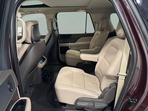 Used 2024 Lincoln Navigator L 4WD image 9