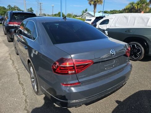 Used 2017 Volkswagen Passat 1.8T R-Line w/ R-Line Lighting Package FWD image 4