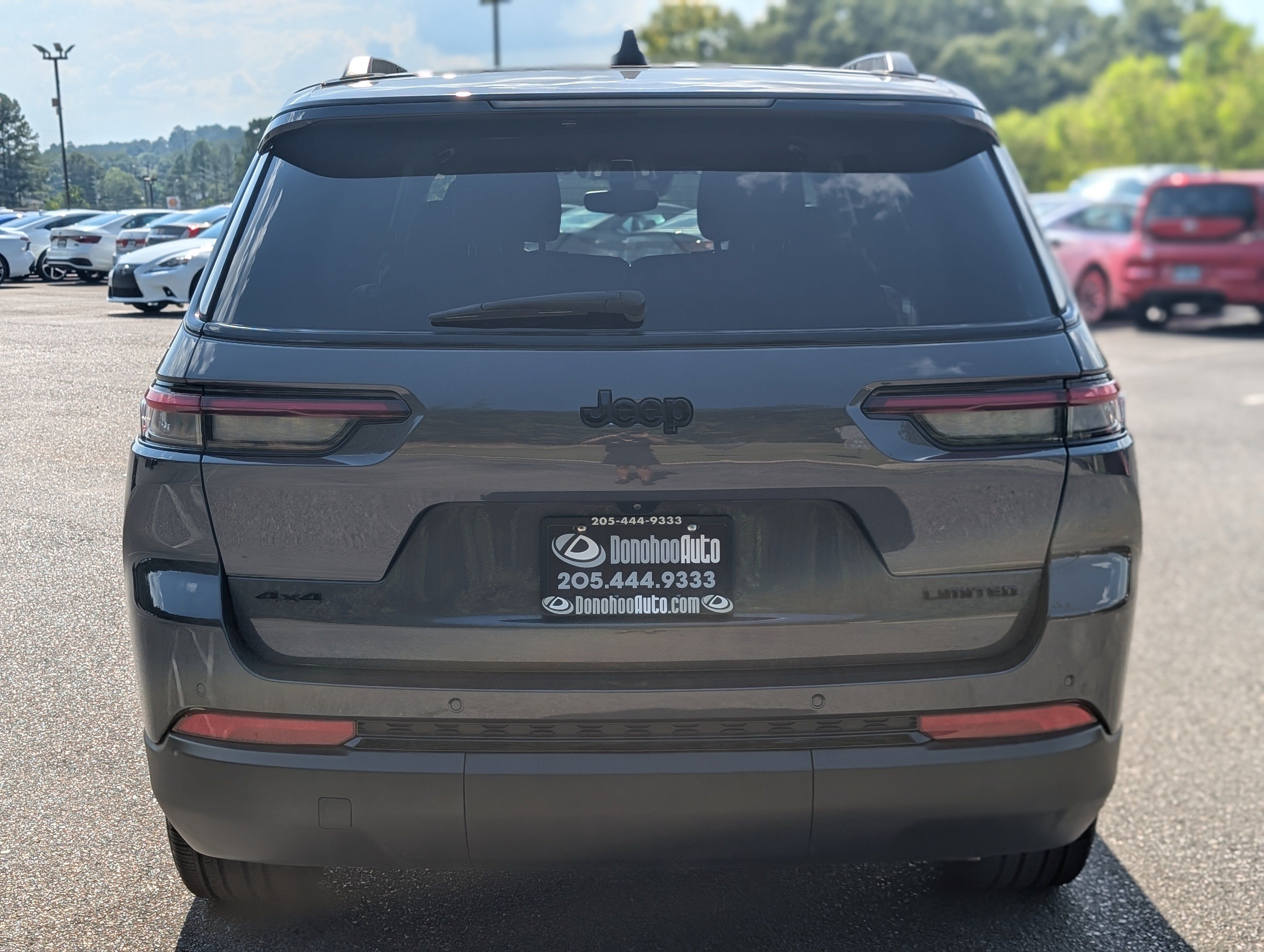 Used 2024 Jeep Grand Cherokee L Limited w/ Black Appearance Package AWD/4WD image 8