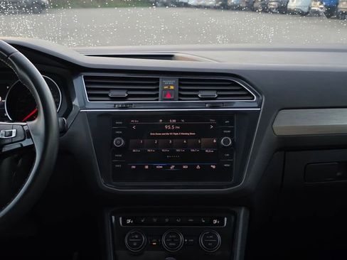Used 2021 Volkswagen Tiguan SE AWD/4WD image 20