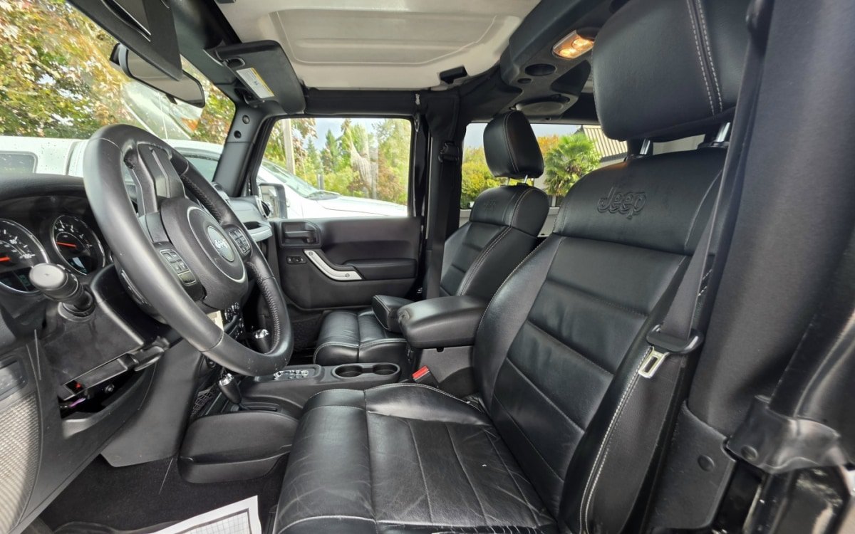 Used 2012 Jeep Wrangler Rubicon w/ PWR Convenience Group AWD/4WD image 13