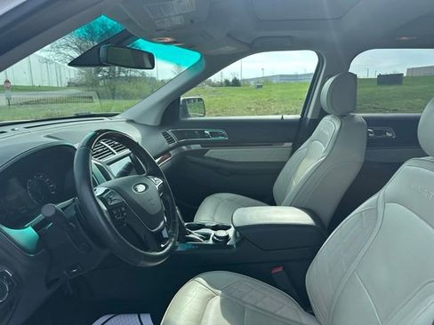 Used 2017 Ford Explorer Platinum image 5