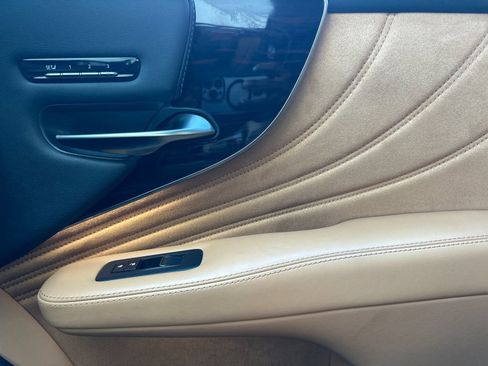 Used 2025 Lexus LS 500 w/ Interior Upgrade Package image 19