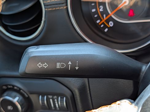 Used 2022 Jeep Wrangler Unlimited Sahara AWD/4WD image 30