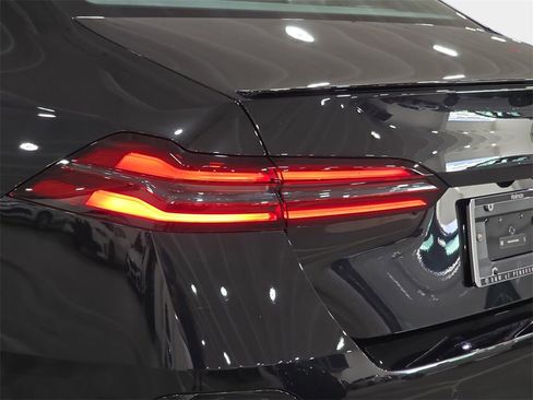 Used 2026 BMW 530i w/ M Sport Package image 32