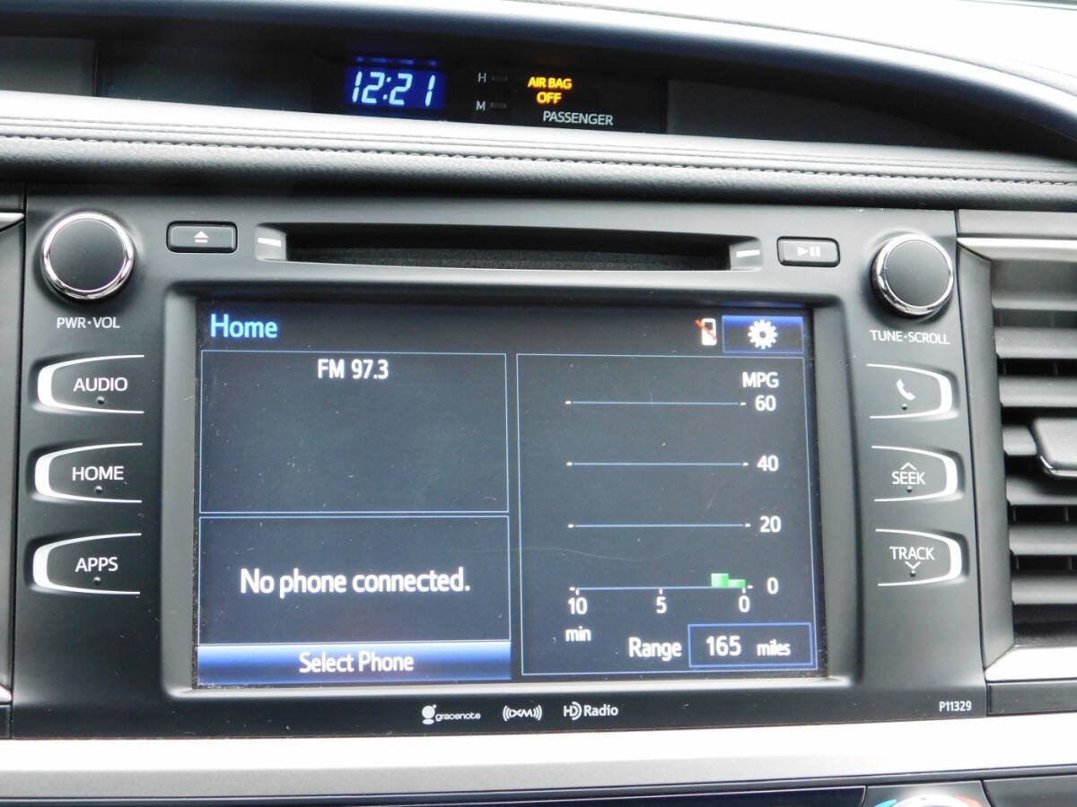 Used 2017 Toyota Highlander Plus w/ Carpet Mat Package FWD image 14