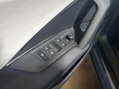 New 2025 Volkswagen Tiguan SE image 30