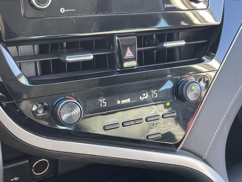 Used 2024 Toyota Camry SE image 6