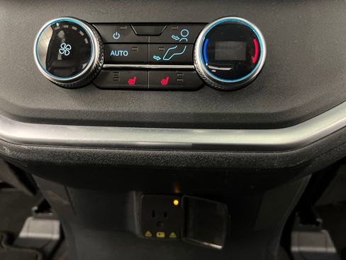 Used 2025 Ford Expedition Platinum image 22