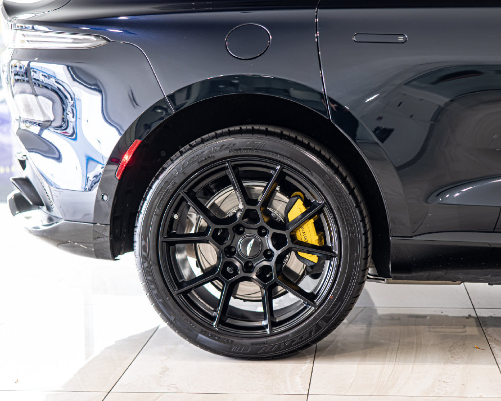 Used 2022 Aston Martin DBX AWD/4WD image 11