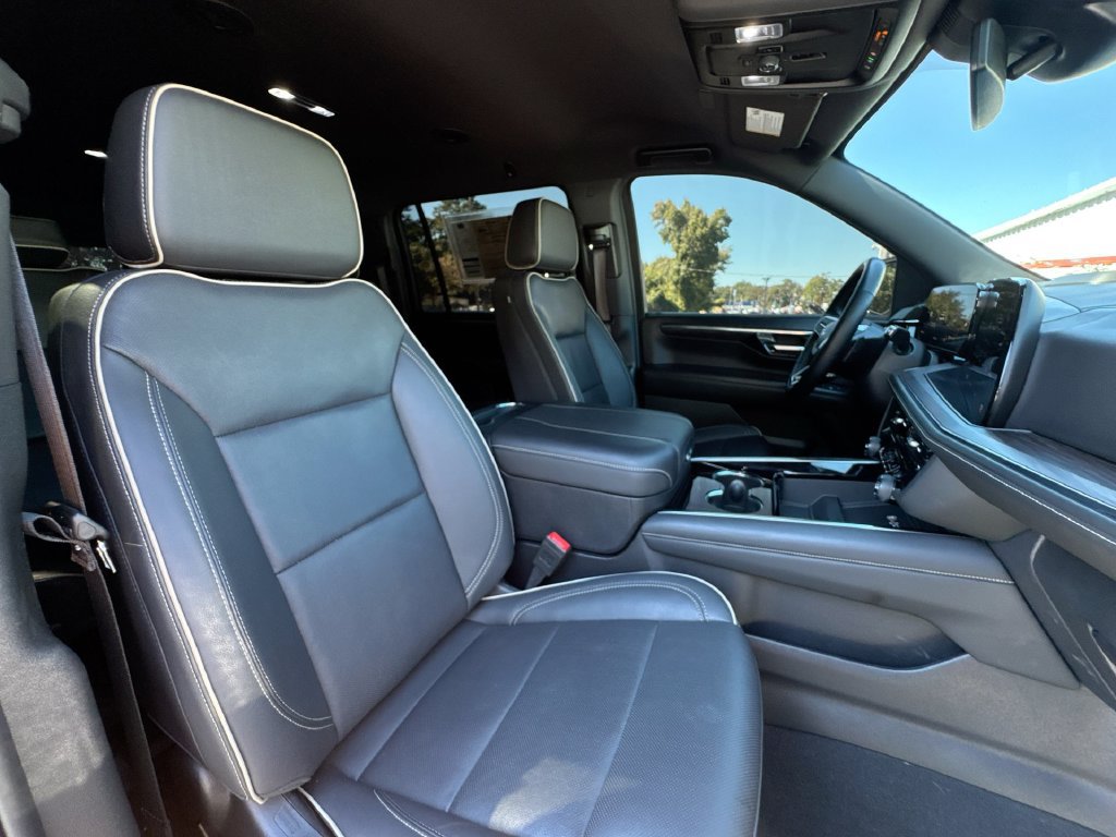 Used 2025 Chevrolet Suburban Premier w/ LPO, Illumination Package RWD image 32