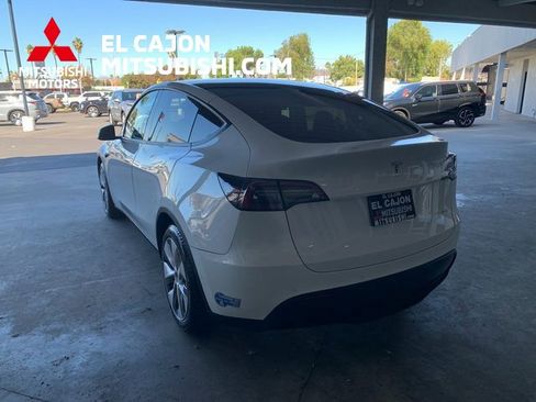 Used 2021 Tesla Model Y Long Range image 5