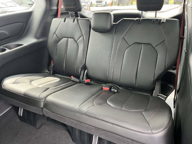 New 2027 Chrysler Pacifica Select FWD image 13