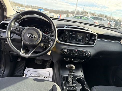 Used 2017 Kia Sorento LX w/ LX Convenience Package image 21