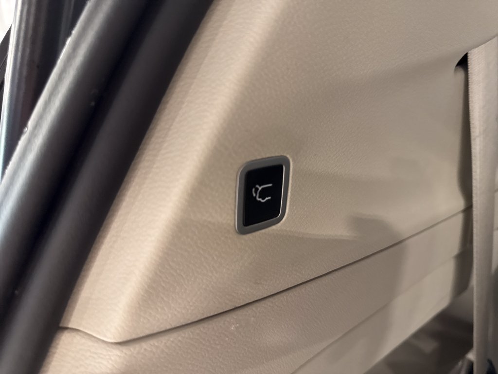 Used 2023 Chrysler Pacifica Touring-L FWD image 46