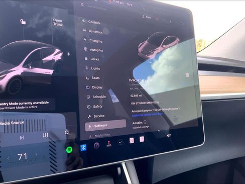 Used 2021 Tesla Model Y Long Range image 22