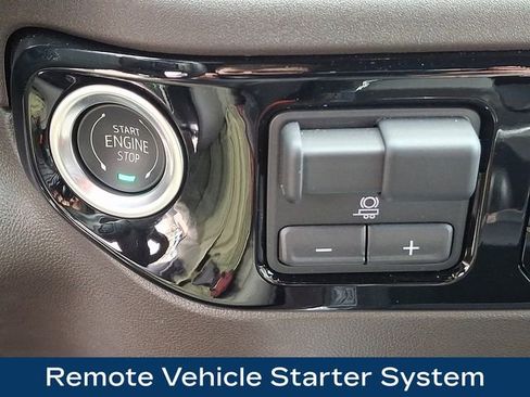 Used 2025 GMC Sierra 2500 SLT w/ SLT Premium Package image 18