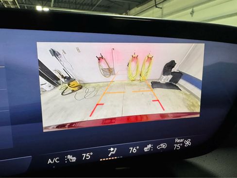 Certified 2025 Buick Enclave Avenir image 17