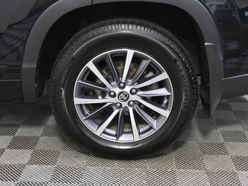 Used 2017 Toyota Highlander XLE AWD/4WD image 20