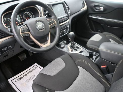 Used 2014 Jeep Cherokee Altitude w/ Comfort/Convenience Group image 2