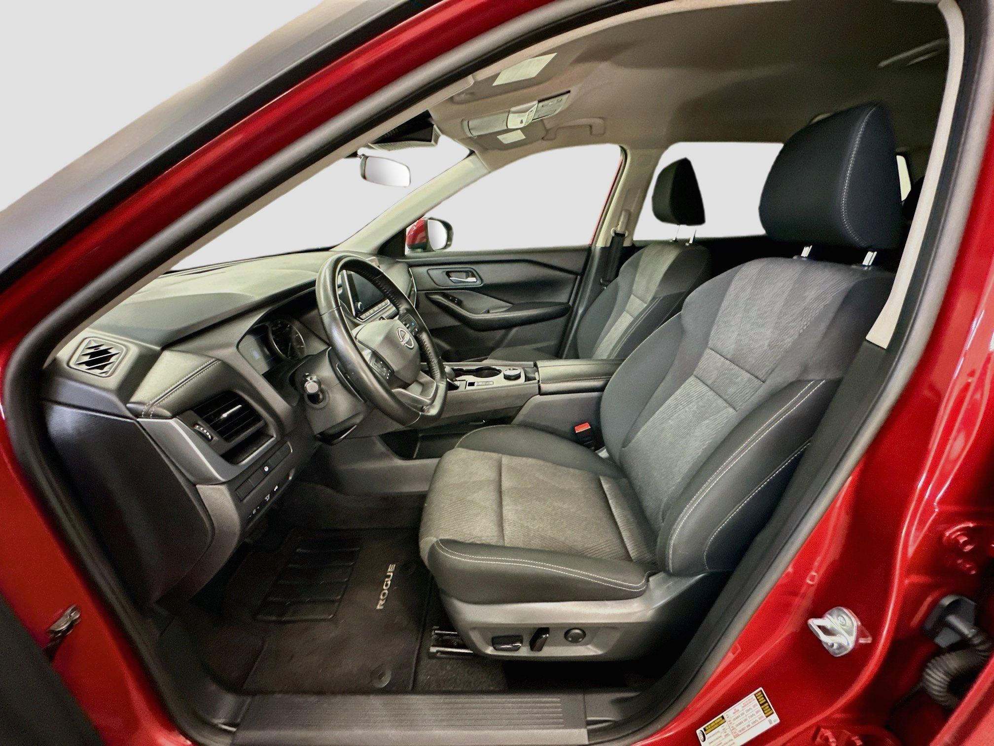 Used 2025 Nissan Rogue SV AWD/4WD image 13