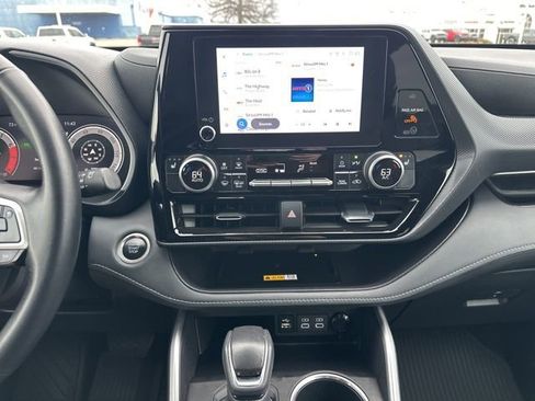 Certified 2025 Toyota Highlander XSE image 12