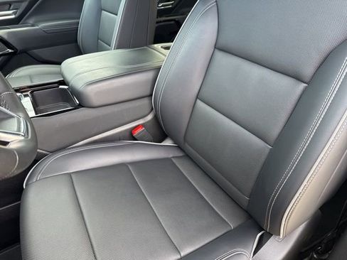 Used 2025 Chevrolet Silverado EV LT image 19