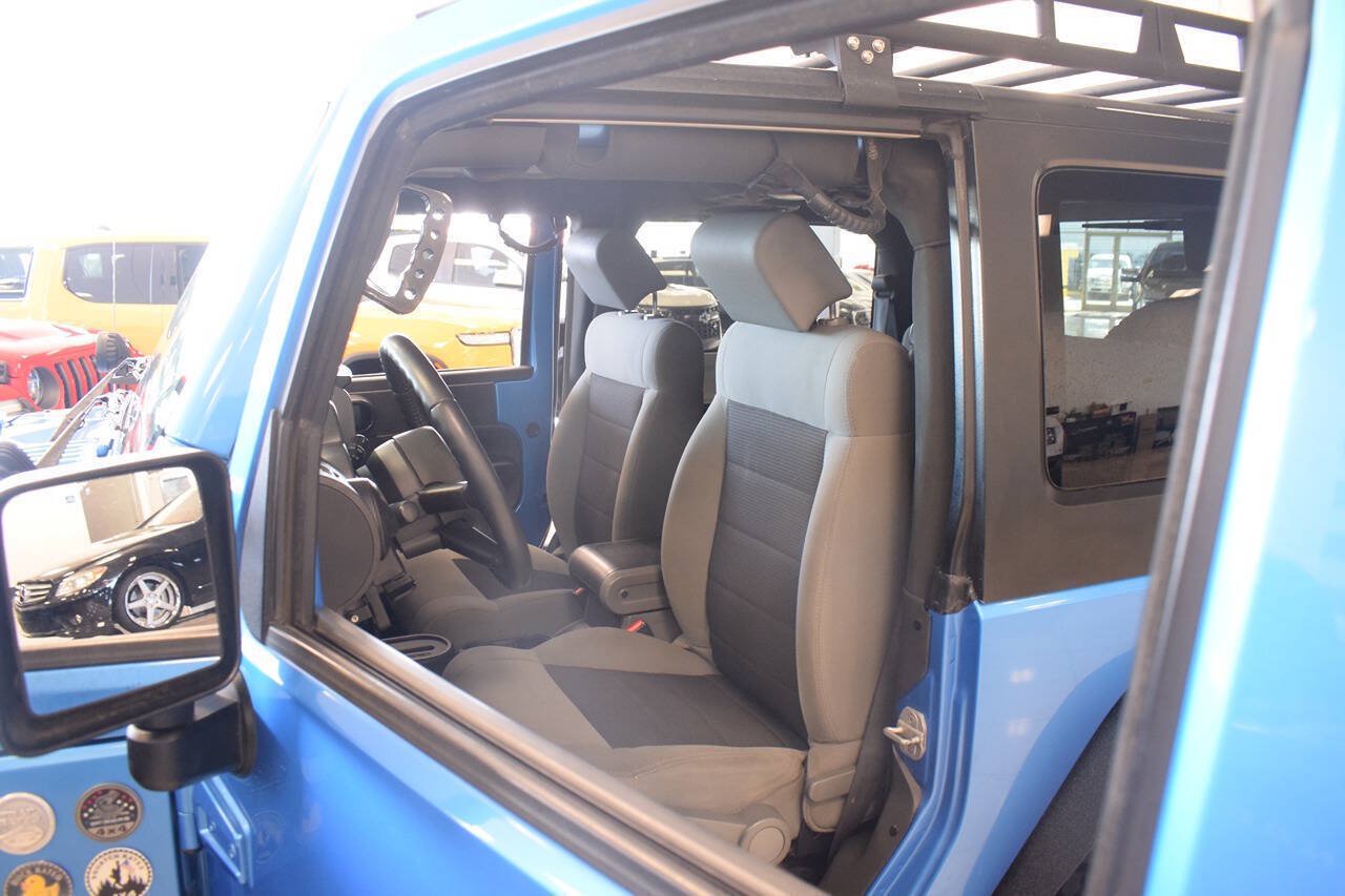 Used 2010 Jeep Wrangler Rubicon w/ PWR Convenience Group AWD/4WD image 37