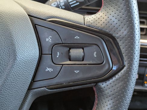 Used 2025 Chevrolet Trax RS w/ Sunroof Package image 17