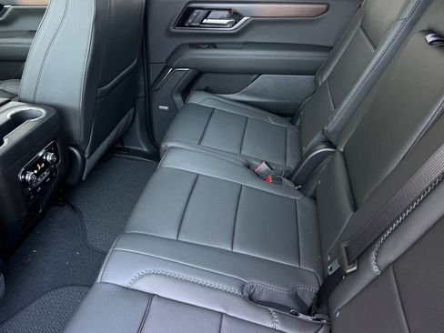 New 2026 GMC Yukon Denali w/ Denali Reserve Package AWD/4WD image 10