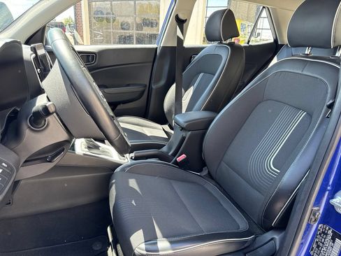 Used 2022 Hyundai Venue Limited FWD image 16