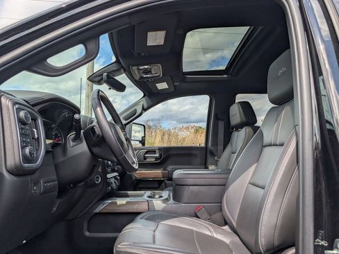 Used 2022 Chevrolet Silverado 2500 High Country w/ Z71 Off-Road Package image 10