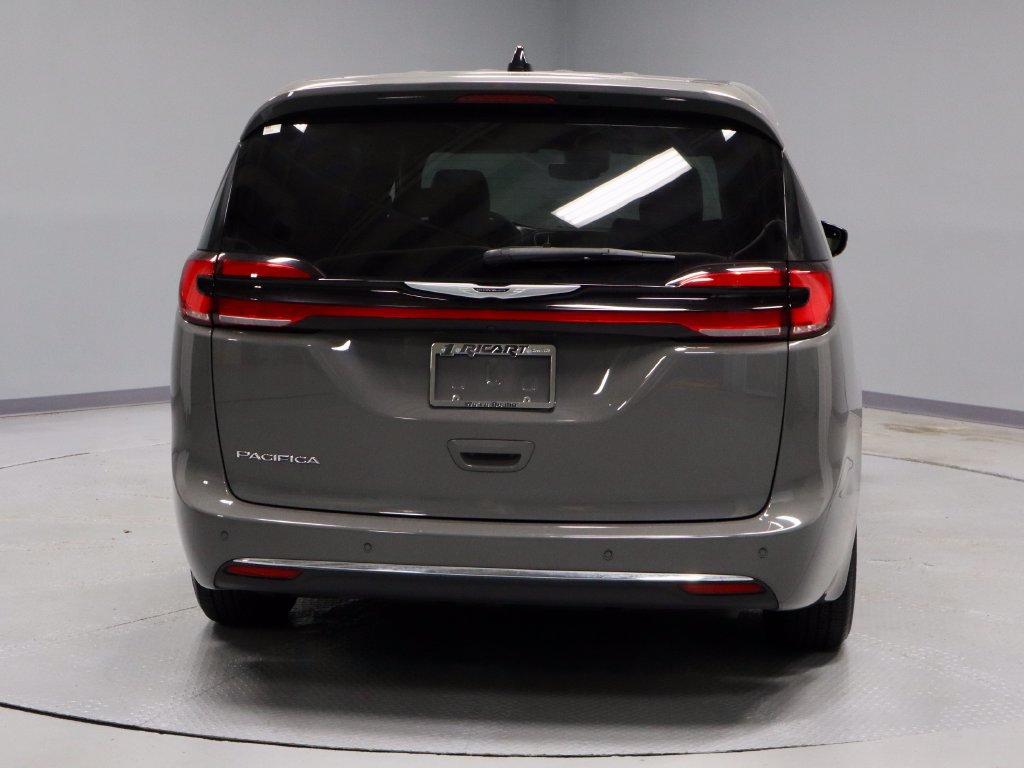 Used 2025 Chrysler Pacifica Select FWD image 11