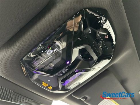 Used 2025 BMW 740i xDrive image 39