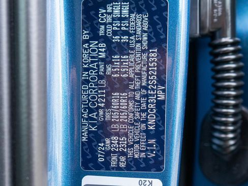 Certified 2025 Kia Niro EX image 36