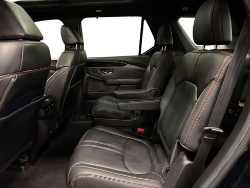 Used 2025 Honda Pilot TrailSport image 21