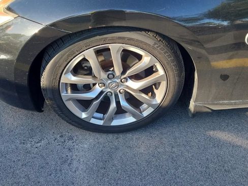 Used 2014 Nissan 370Z Coupe RWD image 2