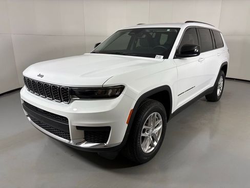 Used 2022 Jeep Grand Cherokee L Laredo w/ Luxury Tech Group I AWD/4WD image 4