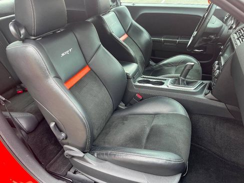 Used 2009 Dodge Challenger SRT8 RWD image 9