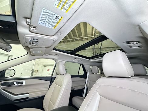 Certified 2022 Ford Explorer XLT w/ Equipment Group 202A image 29