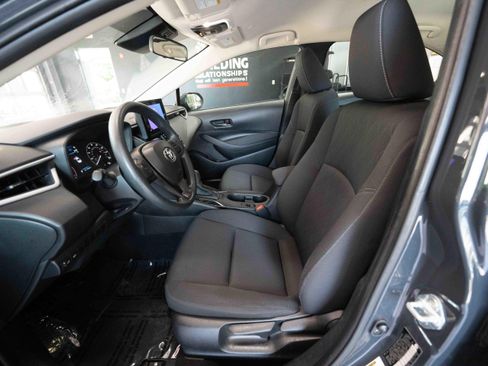 Used 2025 Toyota Corolla LE FWD image 9