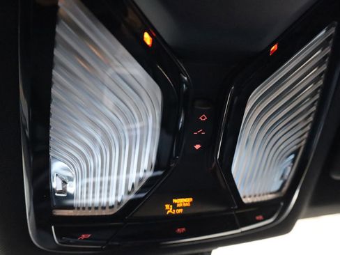 Used 2019 BMW 330i Sedan w/ Driving Assistance Package image 39