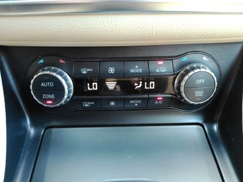 Used 2014 Mercedes-Benz CLA 250 image 44