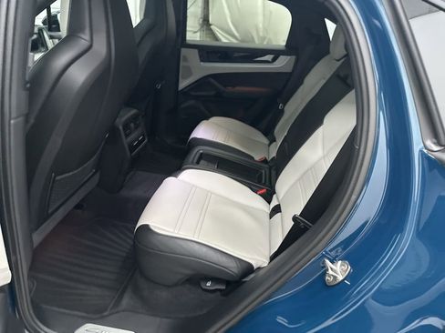 Used 2024 Porsche Cayenne Coupe image 25