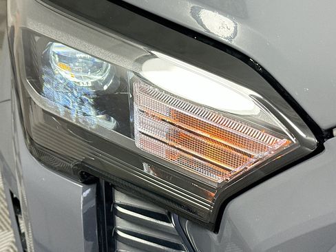 Used 2025 Toyota Tacoma SR5 AWD/4WD image 9