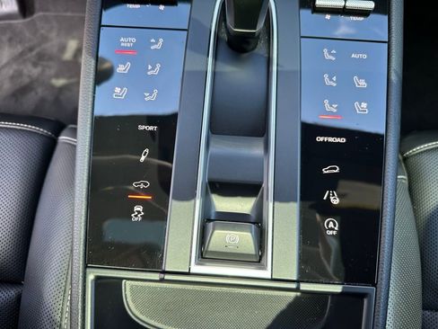 Certified 2022 Porsche Macan S image 27